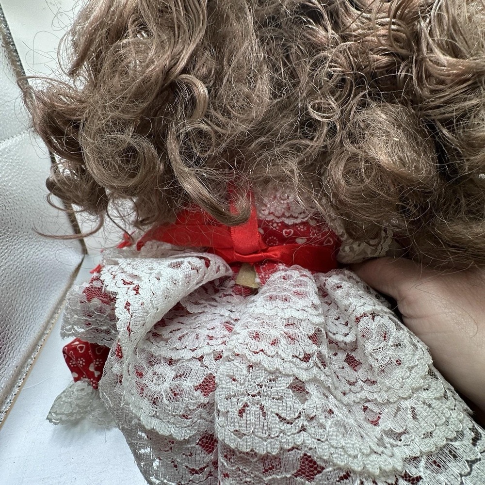 Vtg Precious Moments Doll In Red And White Dress W/ Hearts. Locket Necklace 1991 - Picture 8 of 10